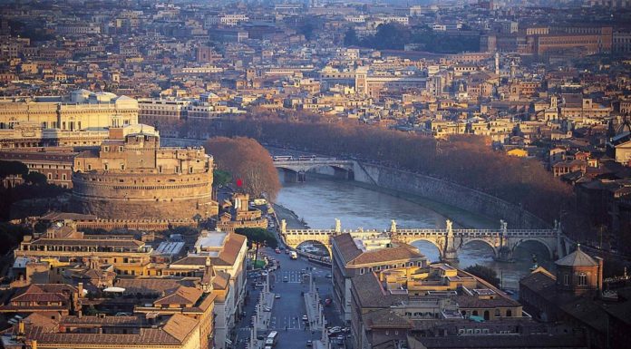 View River Tiber and Castel Sant'Angelo